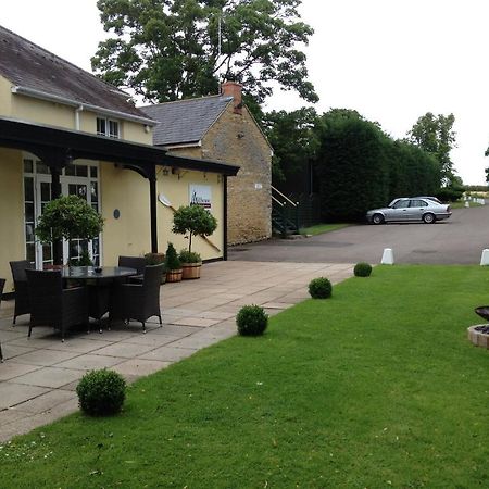 Millhouse Hotel And Riverside Restaurant Sharnbrook Eksteriør bilde